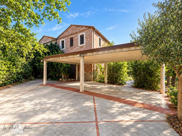 EXCEPTIONNEL MAS DE CARACTÈRE – ANCIEN CHAI – 425 M² HABITABLES – 1 257 M² DE TERRAIN – AUX PORTES DE PERPIGNA