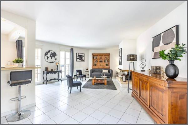 Centre de Houdan à pied, au calme, avec jardin et garage