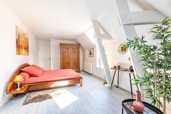 Centre de Houdan à pied, au calme, avec jardin et garage