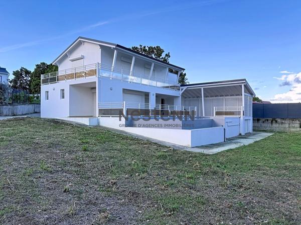 A VENDRE VILLA F4 DE 144 M² AVEC PISCINE A PROVIDENCE AUX ABYMES