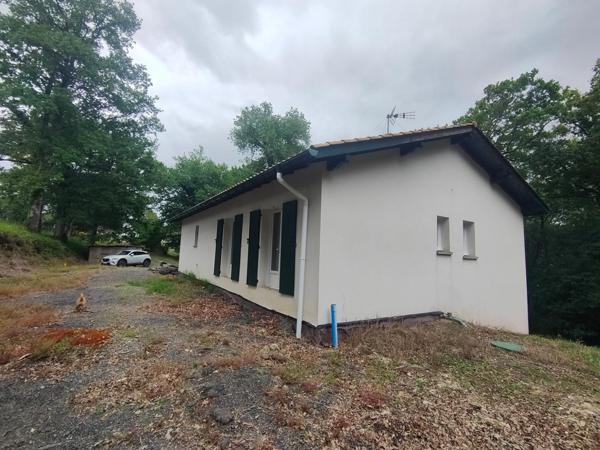 Au calme, en pleine nature, nichée dans la forêt