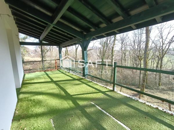 Au calme, en pleine nature, nichée dans la forêt