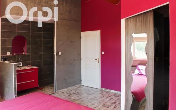 Maison à vendre    6 pièces •  Villeneuve-de-Berg