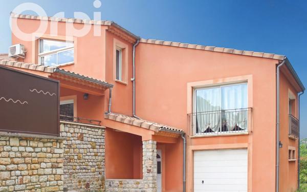 Maison à vendre    6 pièces •  Villeneuve-de-Berg