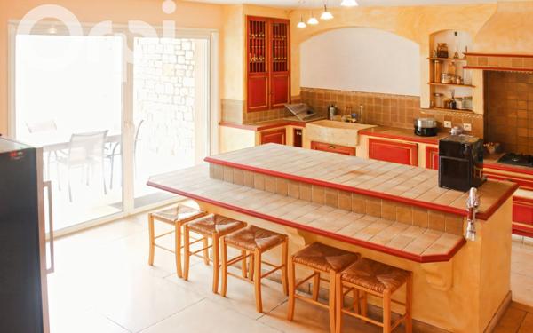 Maison à vendre    6 pièces •  Villeneuve-de-Berg