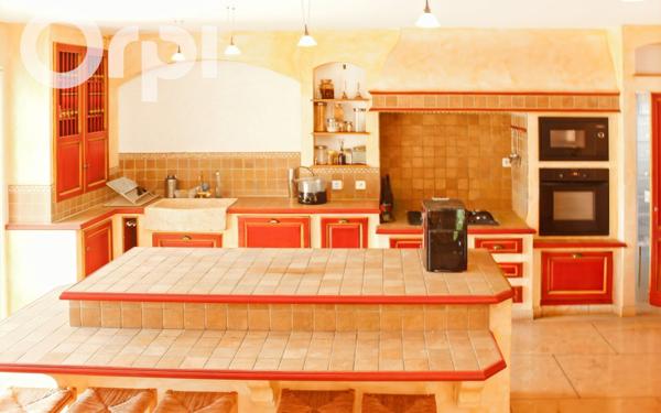 Maison à vendre    6 pièces •  Villeneuve-de-Berg