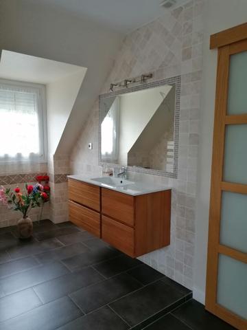 Maison avec grande dépendance, 4 chambres, un bureau et 1986 m2 de terrain