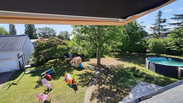 Maison avec grande dépendance, 4 chambres, un bureau et 1986 m2 de terrain