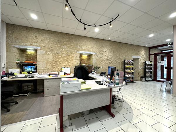 A vendre, plein centre ville de Périgueux, superbe Immeuble de 237 m² sur 4 niveaux