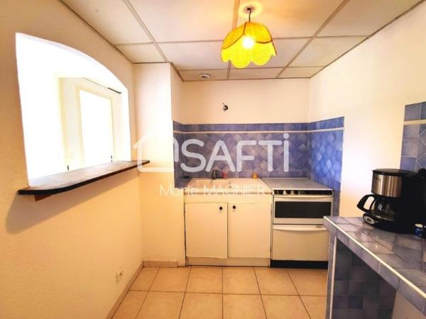 A RENOVER à votre goût -Tout à pied pour ce grand T2 de 47m2 avec balcon dans une résidence sécurisée et recherchée - centre-ville de CAVALAIRE s/mer !