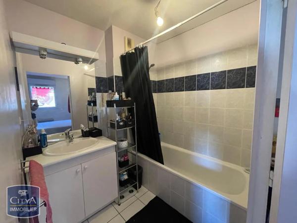 Appartement à louer 2 pièces 47.39m² Lons (64140)