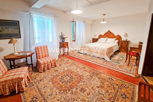 Maison à vendre 9 pièces de 278 m² à Villeneuve