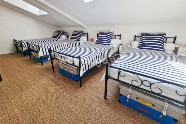 Maison à vendre 9 pièces de 278 m² à Villeneuve