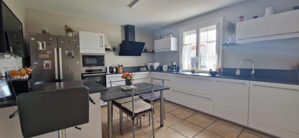 PLEINE DE CHARME dans un environnement de qualité, à pieds des commodités!