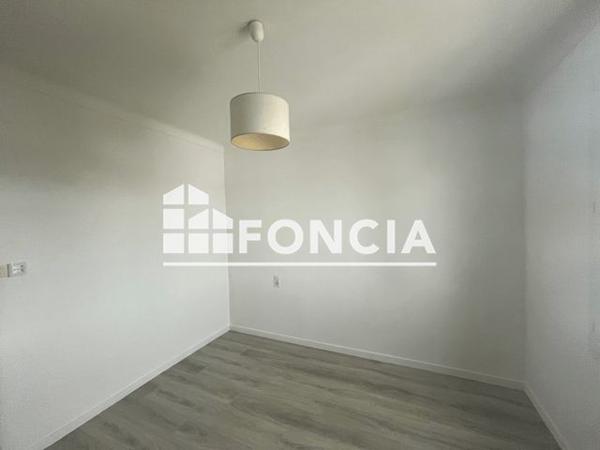 Location Appartement 5 pièces 117 m² - 75 RUE DES TRAPPES L'epine 85740