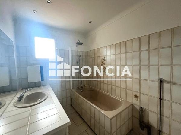 Location Appartement 5 pièces 117 m² - 75 RUE DES TRAPPES L'epine 85740