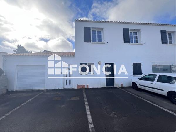 Location Appartement 5 pièces 117 m² - 75 RUE DES TRAPPES L'epine 85740