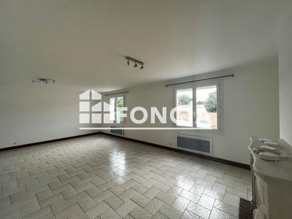 Location Appartement 5 pièces 117 m² - 75 RUE DES TRAPPES L'epine 85740