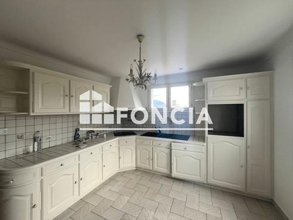 Location Appartement 5 pièces 117 m² - 75 RUE DES TRAPPES L'epine 85740