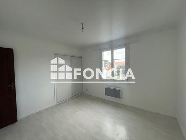 Location Appartement 5 pièces 117 m² - 75 RUE DES TRAPPES L'epine 85740