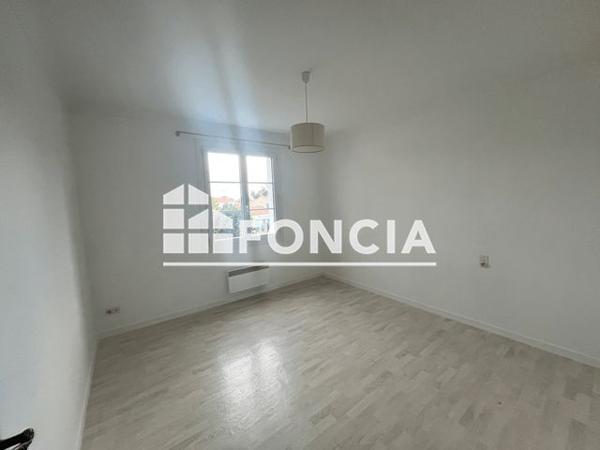 Location Appartement 5 pièces 117 m² - 75 RUE DES TRAPPES L'epine 85740