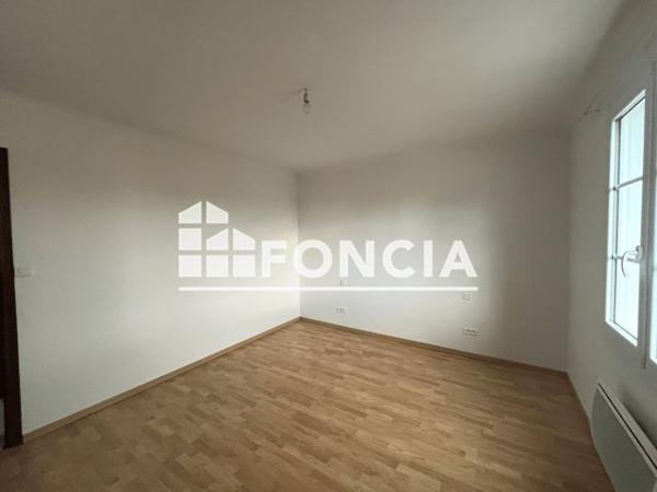 Location Appartement 5 pièces 117 m² - 75 RUE DES TRAPPES L'epine 85740