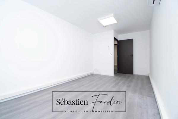 Dpt Bouches du Rhône (13), à louer GEMENOS Bureau 15 m² - Climatisation réversible - Electricité et fibre (inclus dans les charges) - Stationnement facile - Rénové