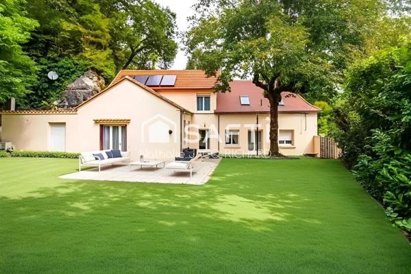 Belle maison familiale de 180m² rénovée dans un écrin de verdure - Lembras.