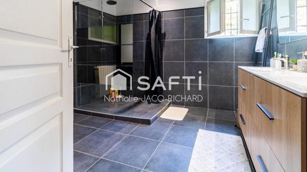 Belle maison familiale de 180m² rénovée dans un écrin de verdure - Lembras.