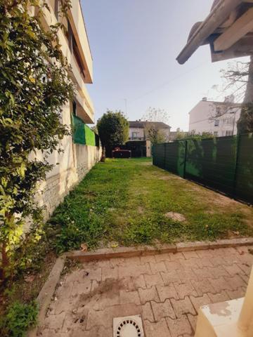 Appartement
         3 pièces
        - 70 m² Exclusivité 125 000 € *