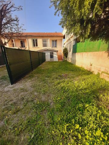 Appartement
         3 pièces
        - 70 m² Exclusivité 125 000 € *