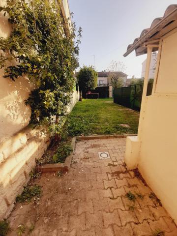 Appartement
         3 pièces
        - 70 m² Exclusivité 125 000 € *