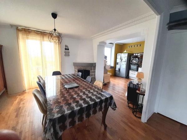 Élégante maison familiale de 5 chambres, alliant espace, confort et emplacement privilégié près des écoles et commerces