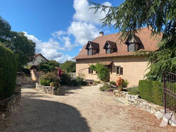 A VENDRE - A CAJARC (Lot 46160) - En position dominante avec vue sur la vallée du Lot, construc...