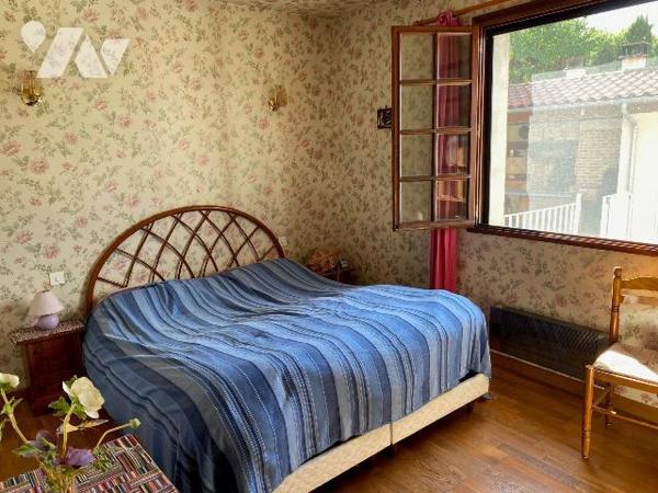 A VENDRE - A CAJARC (Lot 46160) - En position dominante avec vue sur la vallée du Lot, construc...