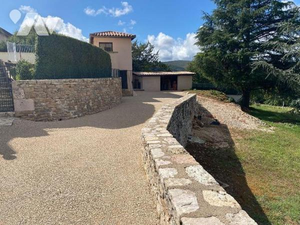 A VENDRE - A CAJARC (Lot 46160) - En position dominante avec vue sur la vallée du Lot, construc...