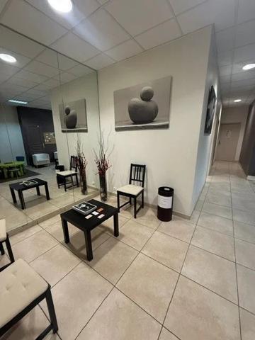 Local commercial , Genas