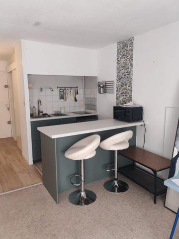 T1 MEUBLE - 560 € CC / MOIS - BORDEAUX NANSOUTY