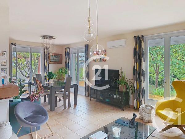 Maison à vendre  6 pièces - 159 m 2   SAINTES  - 17