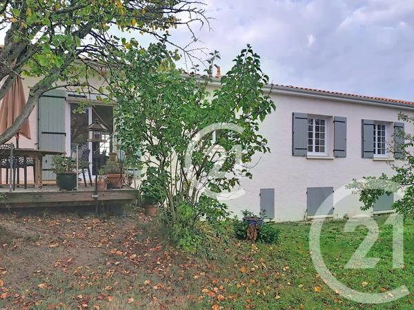 Maison à vendre  6 pièces - 159 m 2   SAINTES  - 17