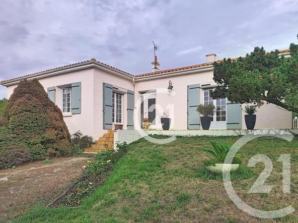 Maison à vendre  6 pièces - 159 m 2   SAINTES  - 17
