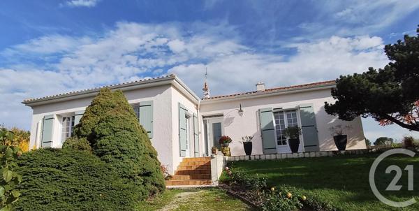 Maison à vendre  6 pièces - 159 m 2   SAINTES  - 17