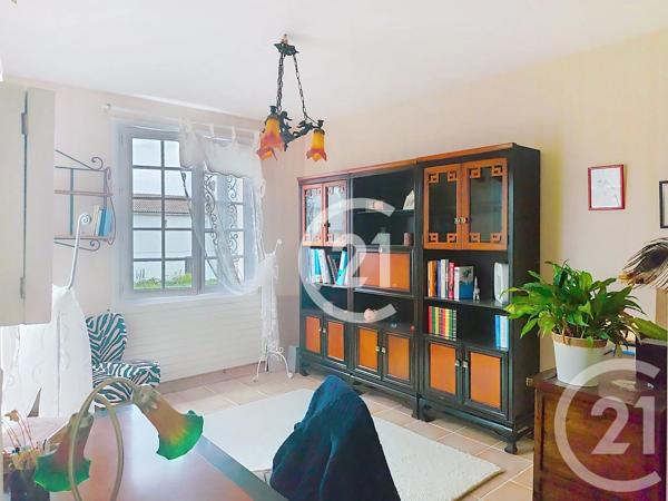 Maison à vendre  6 pièces - 159 m 2   SAINTES  - 17