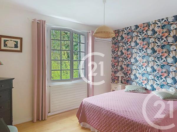 Maison à vendre  6 pièces - 159 m 2   SAINTES  - 17