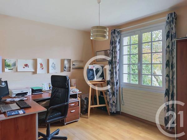 Maison à vendre  6 pièces - 159 m 2   SAINTES  - 17