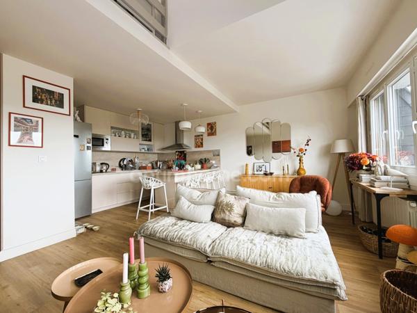 ÉLEGANT DUPLEX DE 107,55 M² ENTIEREMENT RENOVE, AVEC PISCINE, ESPACES VERTS, PARKING PRIVE ET CAVE - TROUVILLE SUR MER (14)