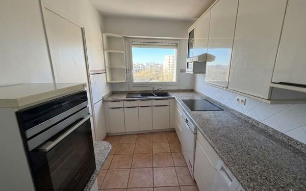 Appartement à vendre    5 pièces •  Montigny-le-Bretonneux