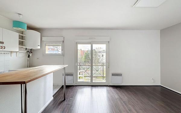Appartement à louer    1 pièce •  Suresnes