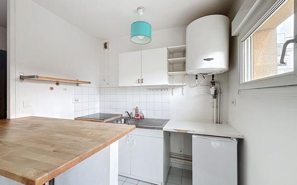 Appartement à louer    1 pièce •  Suresnes