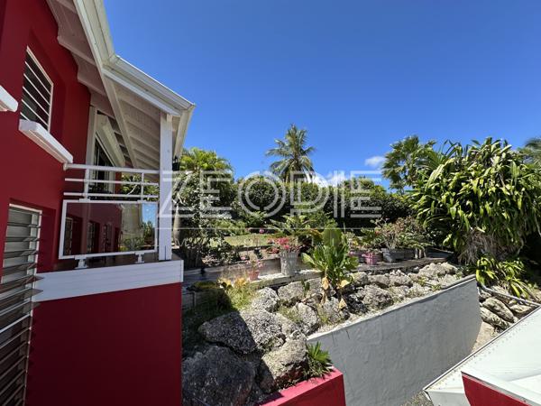 Saint-François (97118) Villa d'architecte idéale golfeurs avec 3 chambres + bureau, piscine et terrain de 1750m².